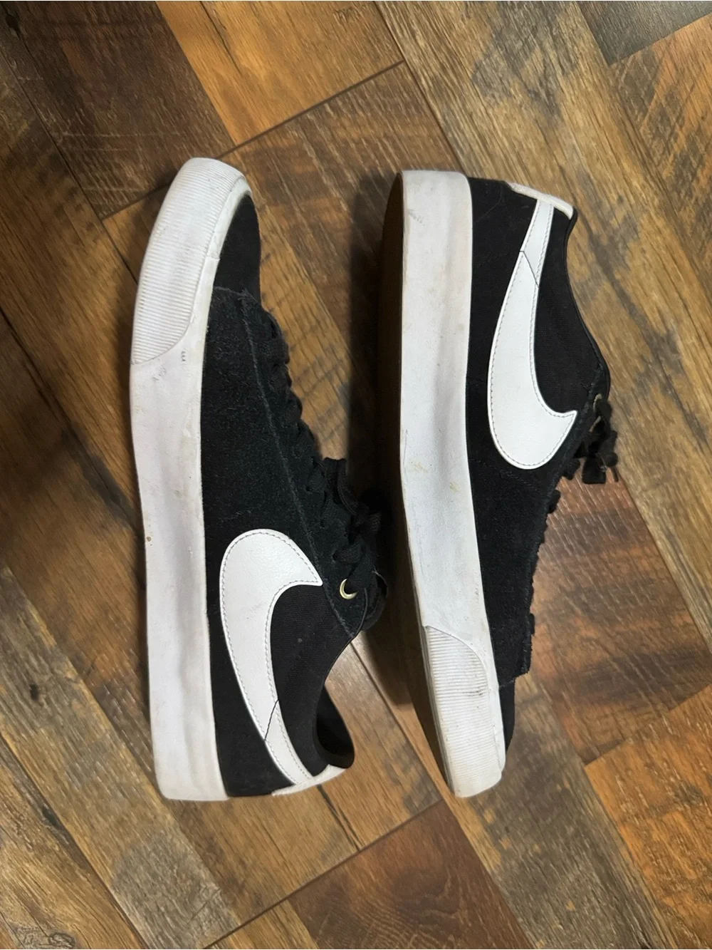 Nike SB Zoom Blazer Low Pro GT black white women’s size 11